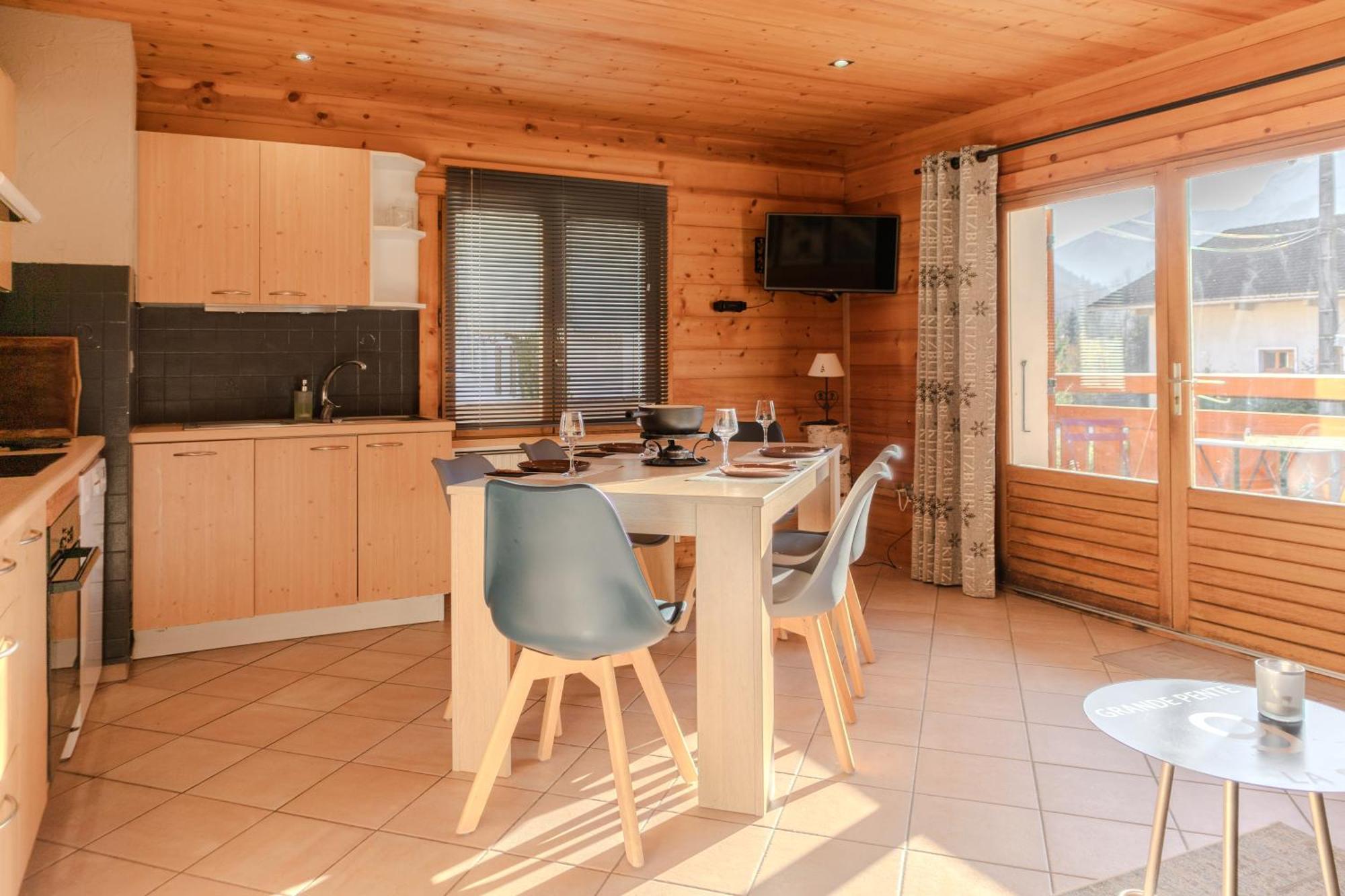 LAPRESKI, bel appartement esprit chalet, très confortable 4 étoiles Thônes Exterior foto