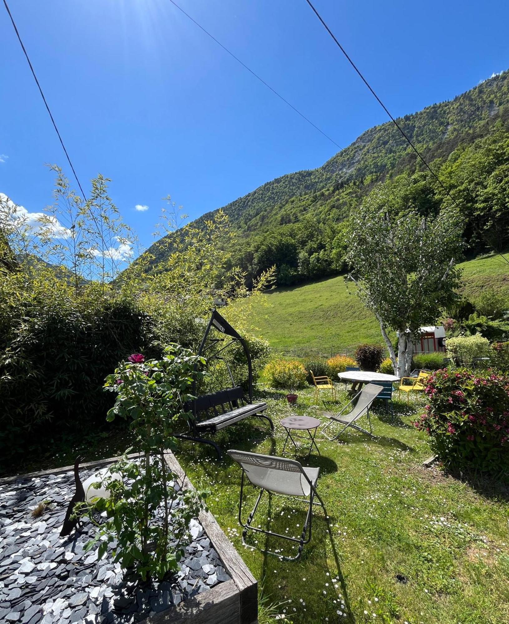 LAPRESKI, bel appartement esprit chalet, très confortable 4 étoiles Thônes Exterior foto